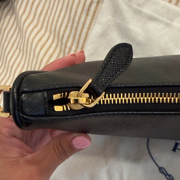 Prada Black Saffiano leather Bag Gold Hardware crossbody 2005 re-edition - Picture 11 of 13